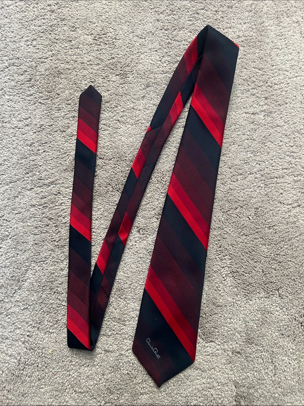 Oscar de la Renta Red and Black Diagonal Stripe Tie